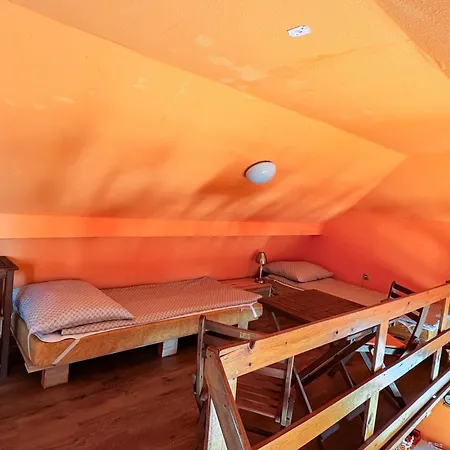 Mediterran Rezidencia Jobb * 자르마디